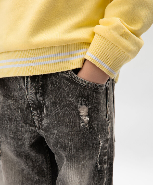 фото Джинсы для мальчика серые вареные roberto moretti