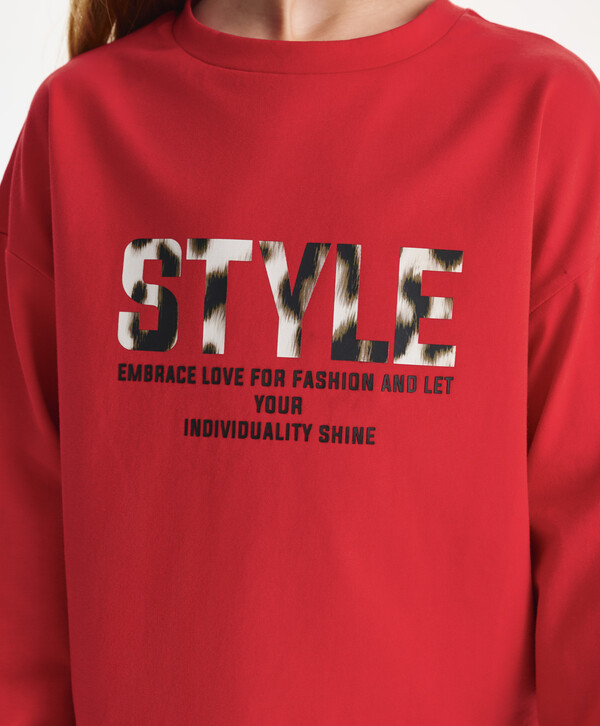 фото Лонгслив для девочки свободной формы красный gulliver