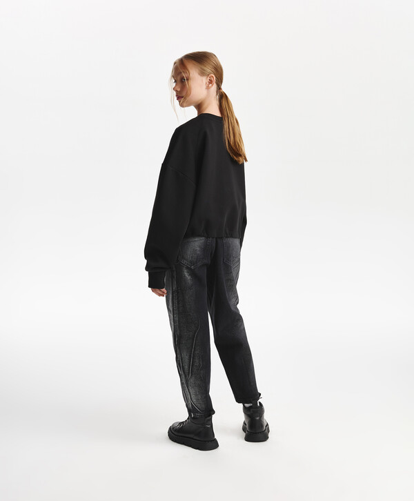 фото Джинсы для девочки высокой посадки силуэта mom-fit с серебряным принтом черные gulliver (158)
