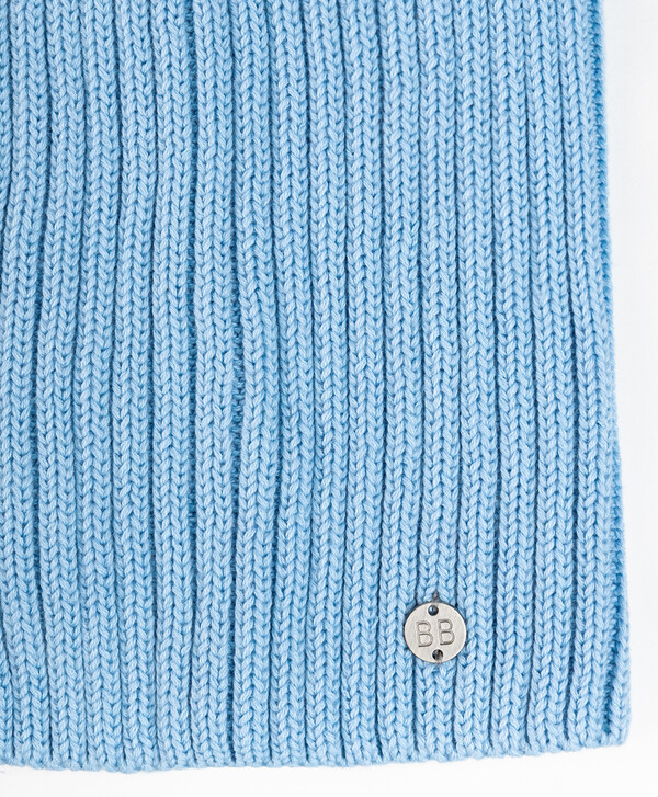 Голубая вязаная шапка Button Blue