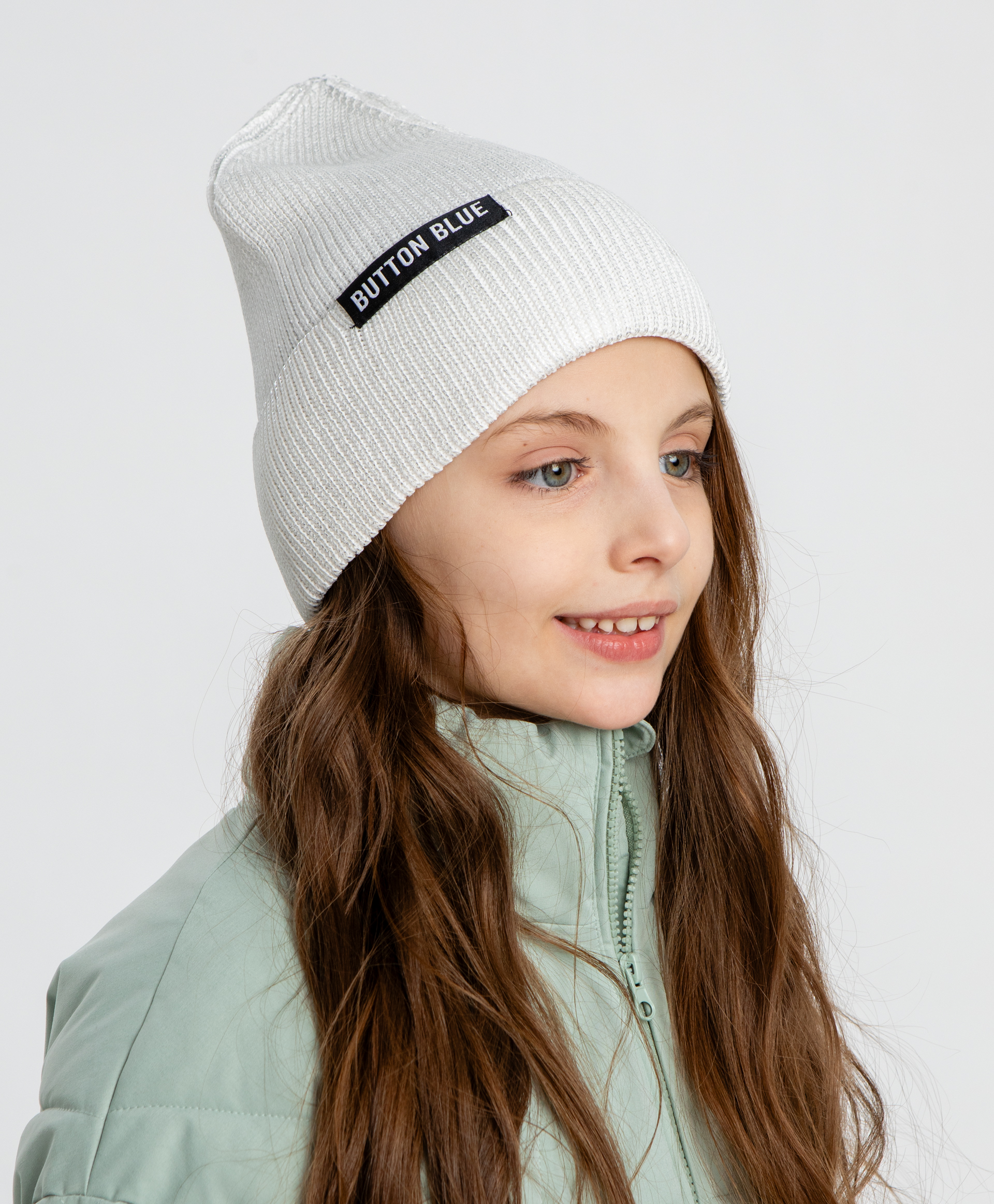Шапка бини с подворотом и нашивкой для девочки Button Blue