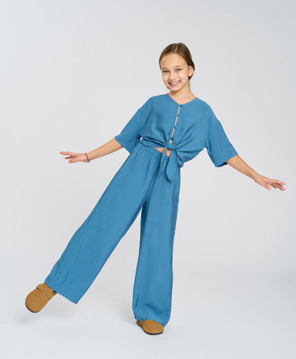 Блузка с коротким рукавом синяя укороченная с узлом для девочки Button Blue