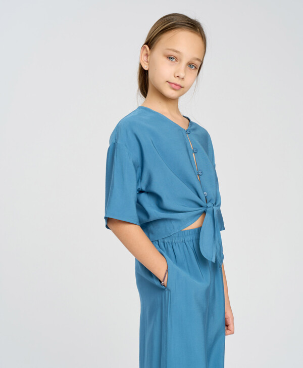 Блузка с коротким рукавом синяя укороченная с узлом для девочки Button Blue