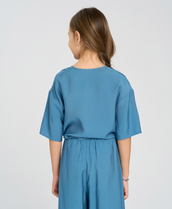 Блузка с коротким рукавом синяя укороченная с узлом для девочки Button Blue
