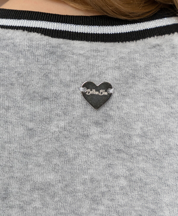 Серое платье с пайетками Button Blue