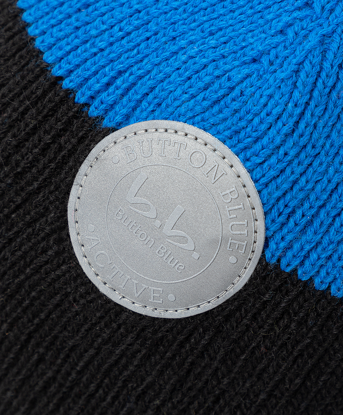Шапка вязаная на флисовой подкладке с завязками и помпоном разноцветная Button Blue