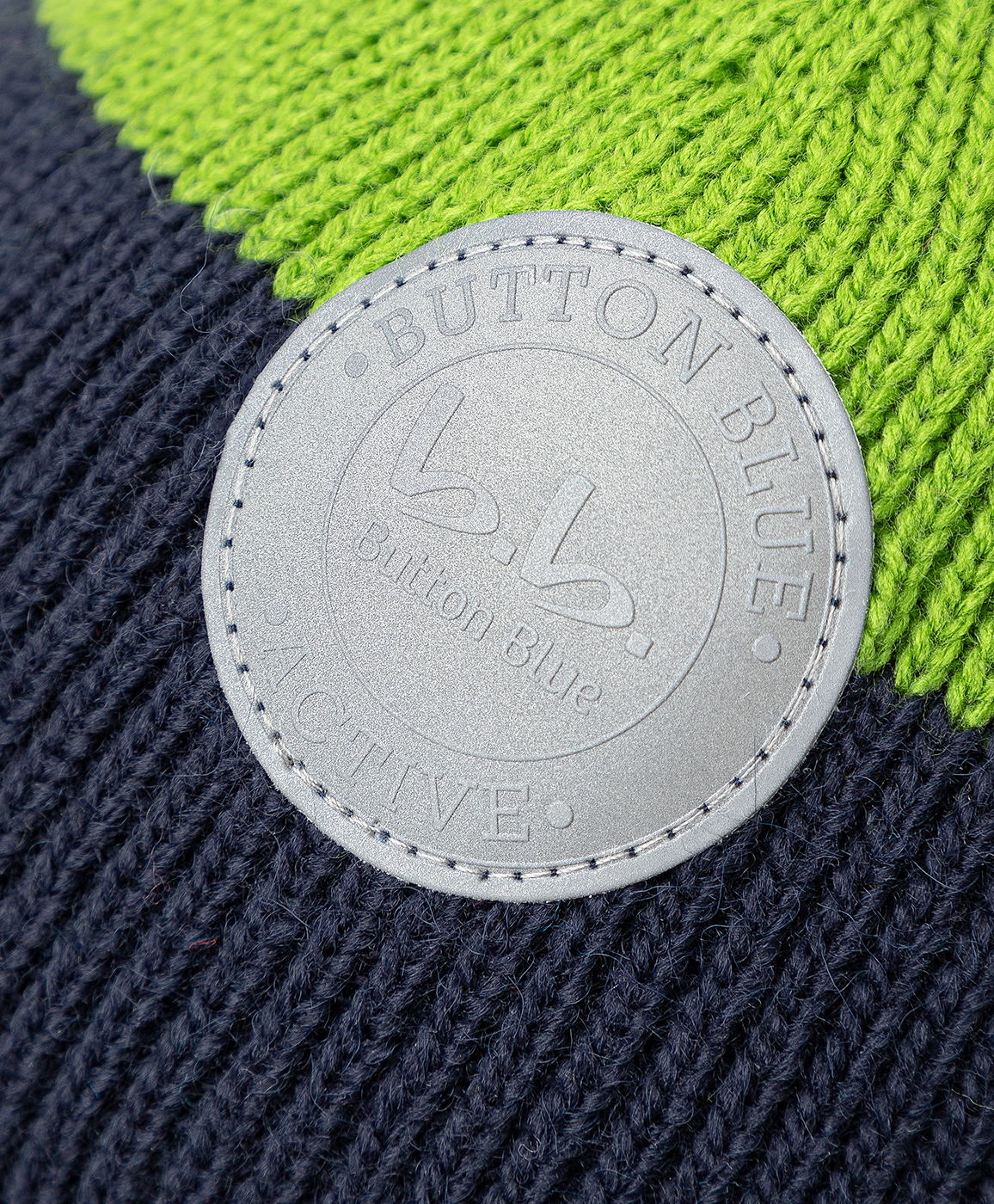 Шапка вязаная на флисовой подкладке с завязками и помпоном салатовая Button Blue