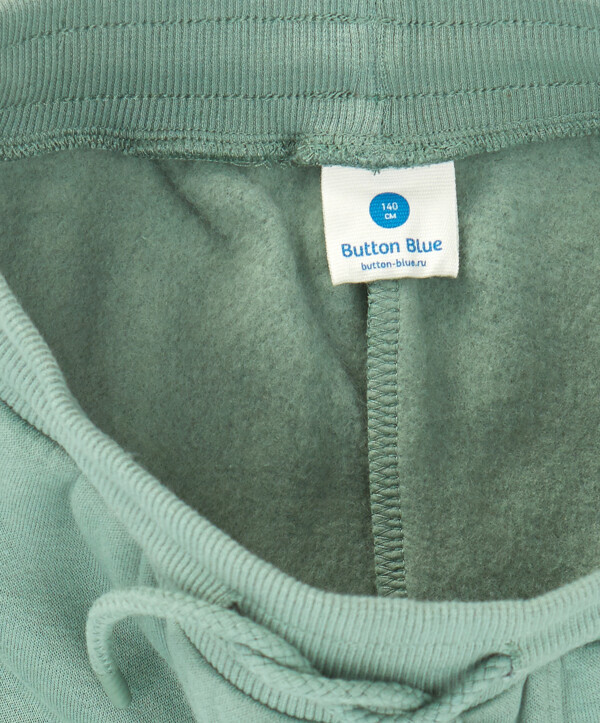 Джоггеры утепленные с поясом на резинке и принтом зеленые для девочки Button Blue