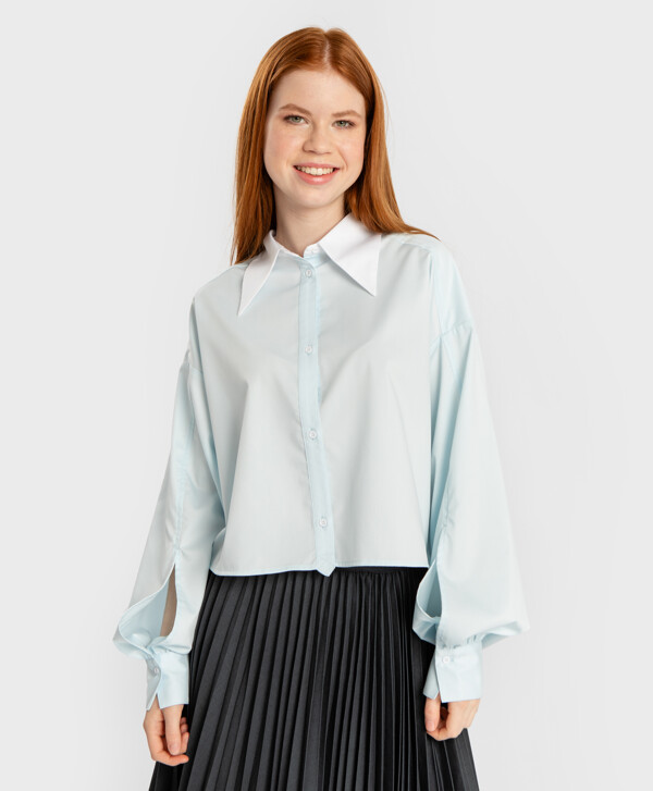 Блузка укороченная с белым воротником голубая Button Blue