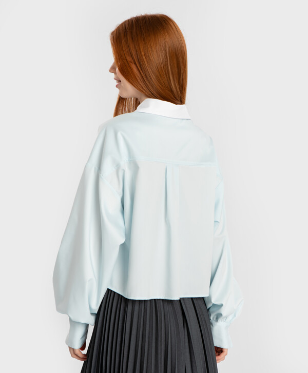 Блузка укороченная с белым воротником голубая Button Blue