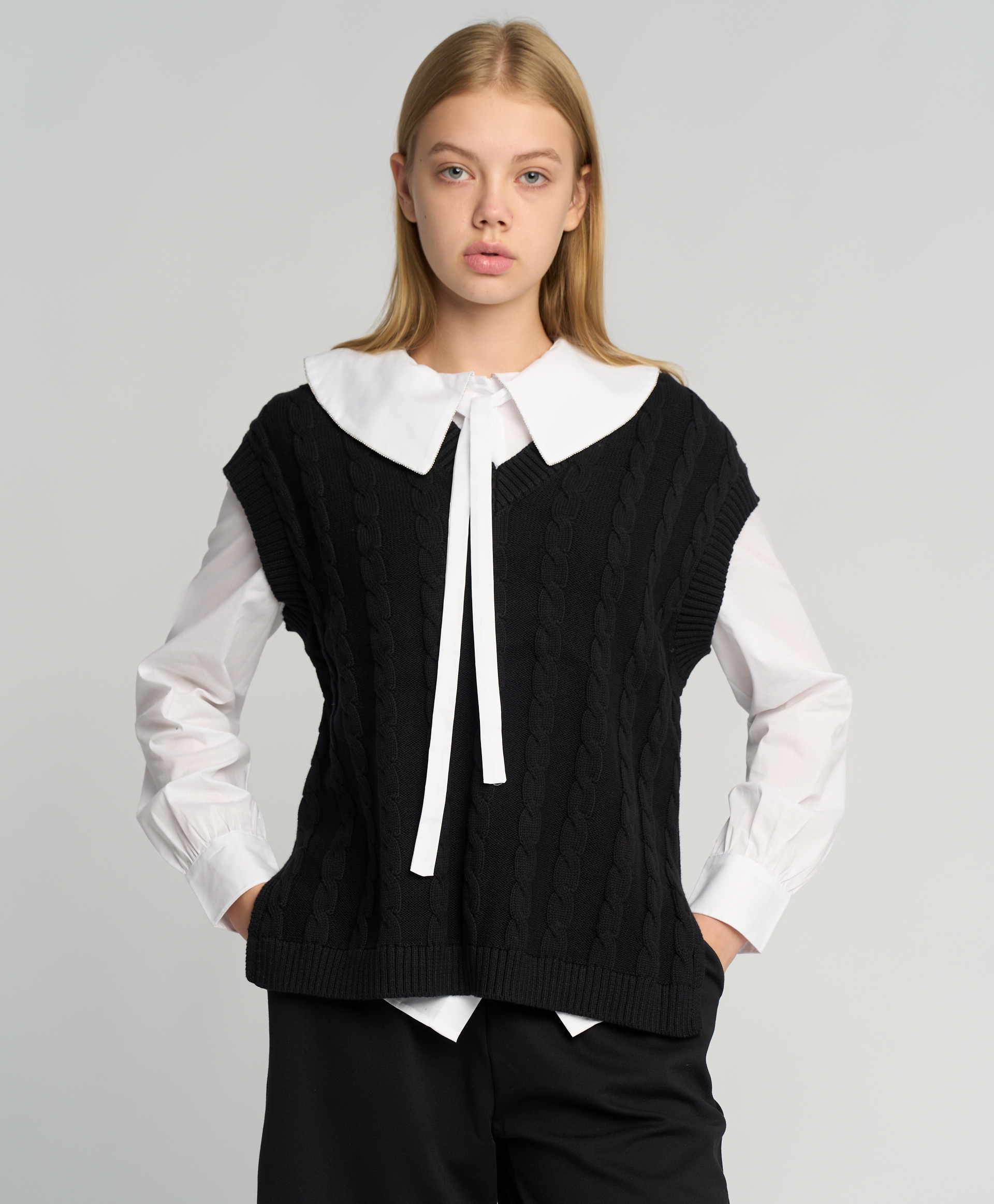 Жилет с узором косами черный Button Blue