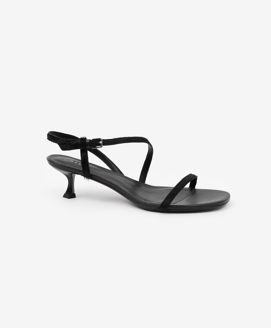 Босоножки на каблуке-рюмочке (kitten heel) из меха коровы черные GLVR