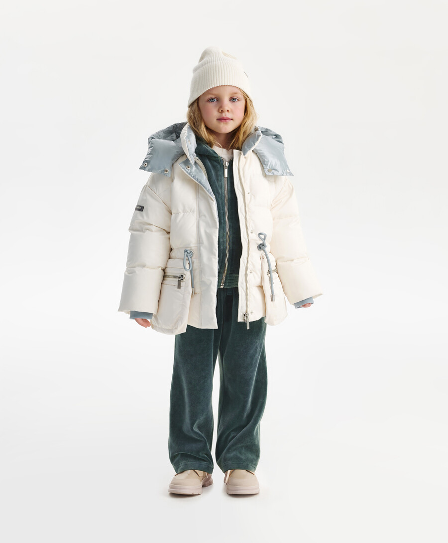 Куртка для девочки зимняя стеганая на искусственном пуху молочная Gulliver